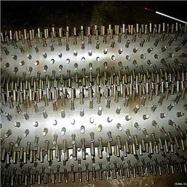 Оребрена труба з шипами для зварювання